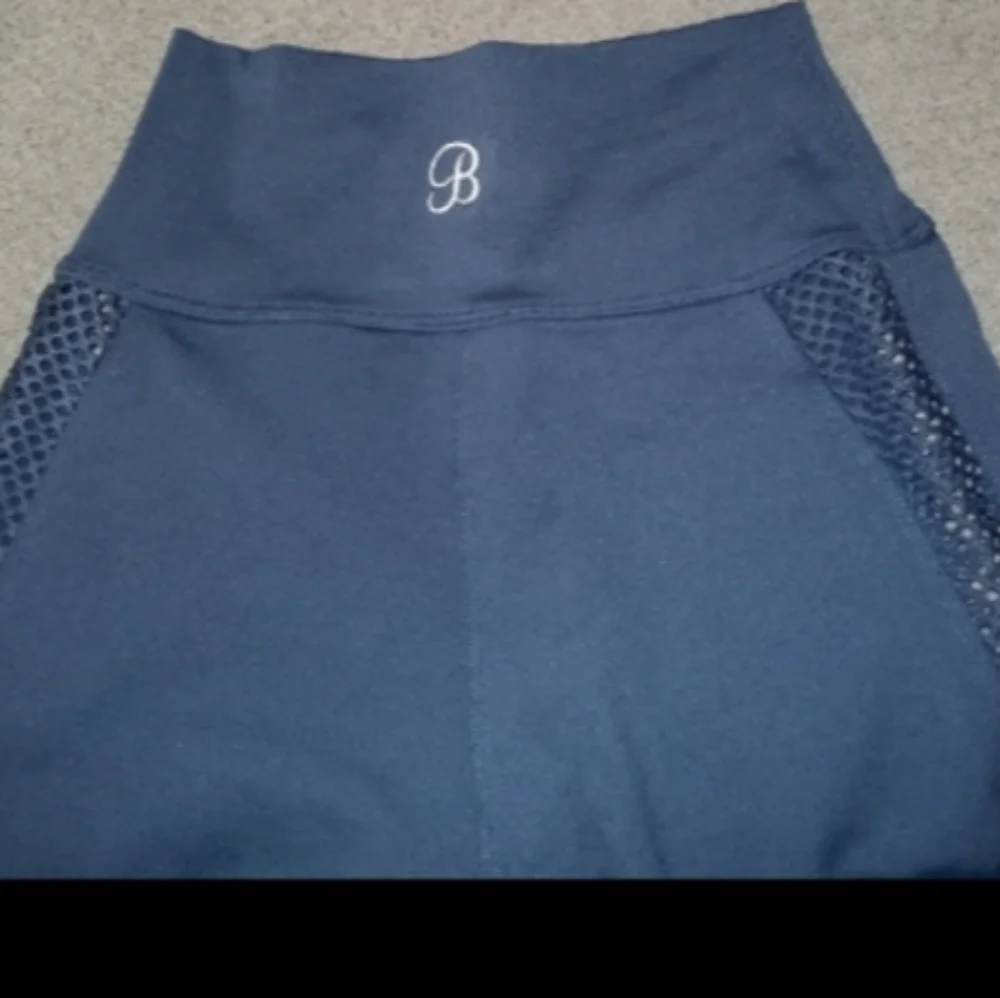 Bombshell Sportswear - Picture 3 of 3